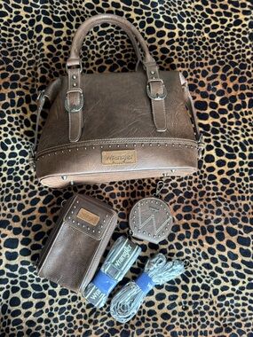 Wrangler Brown Faux-Leather purse / bag with Matching Accessories